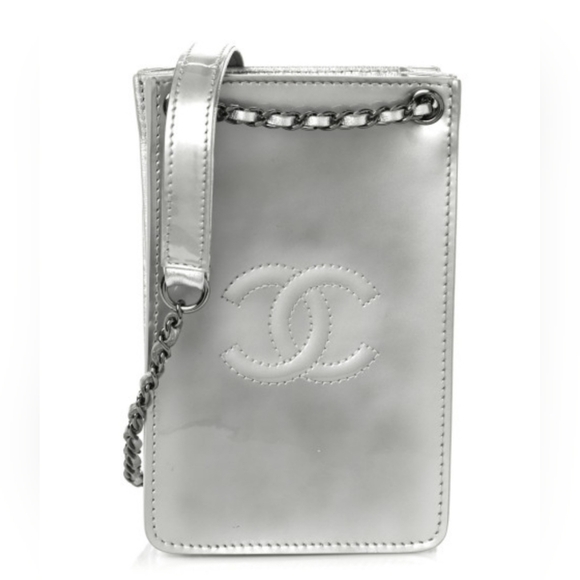 Chanel Silver Patent CC Crossbody phone holder Ruthenium hardware - Picture 5 of 12